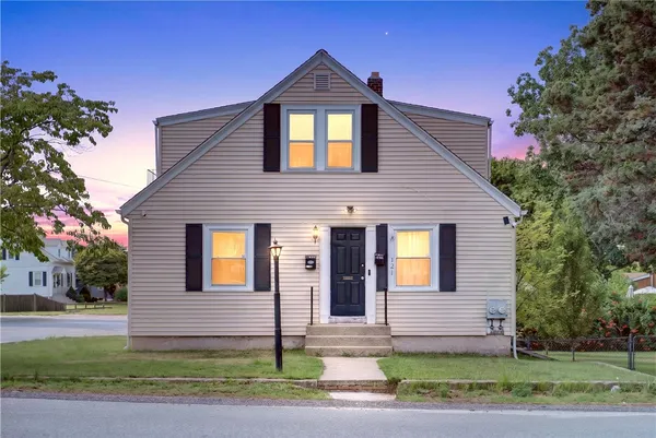 $1,800 | 121 Central Avenue, Johnston, RI 02919