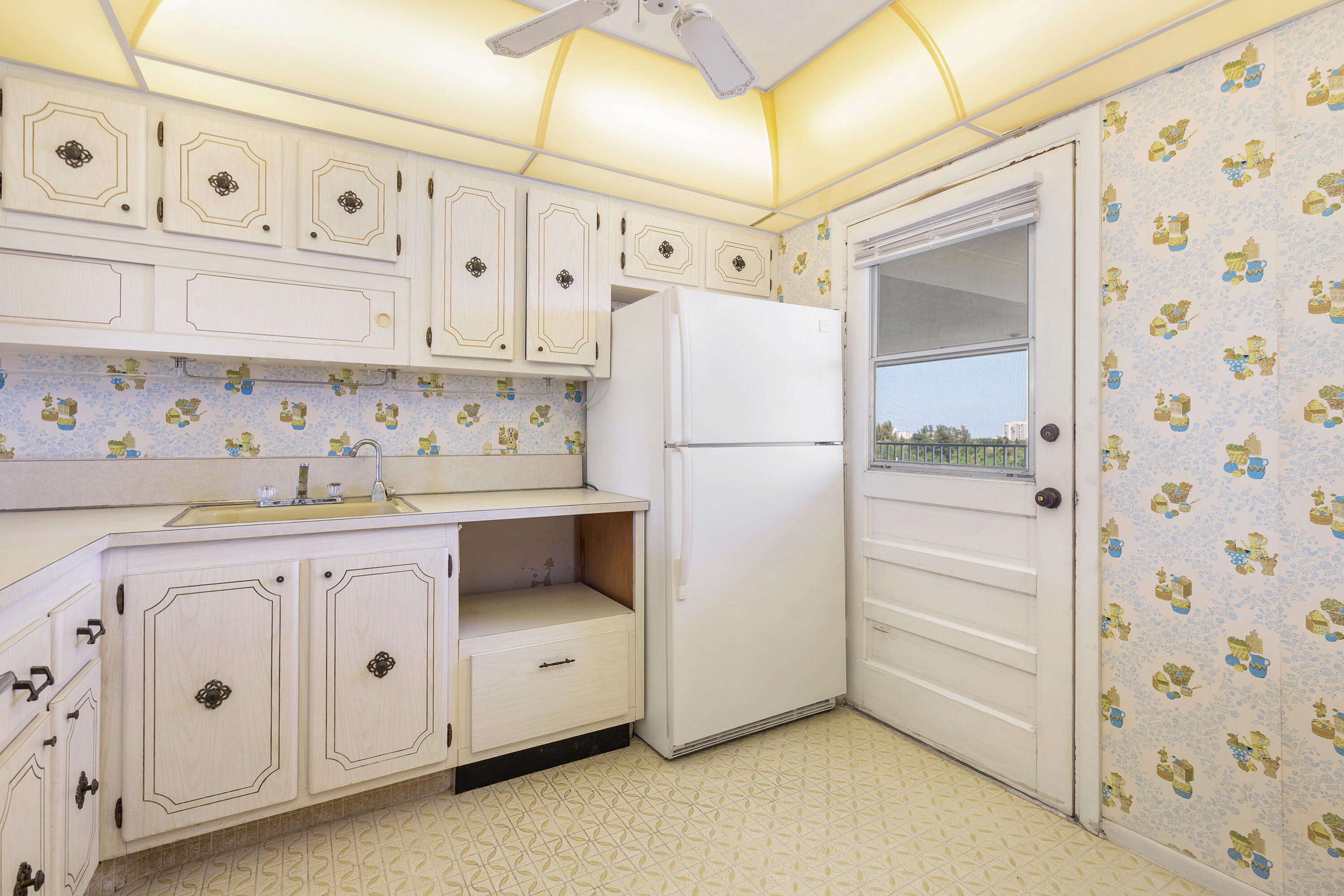 6161 Northwest 2nd Avenue, Unit PHR Boca Raton, FL 33487 - Photo 14 of 25 high-12