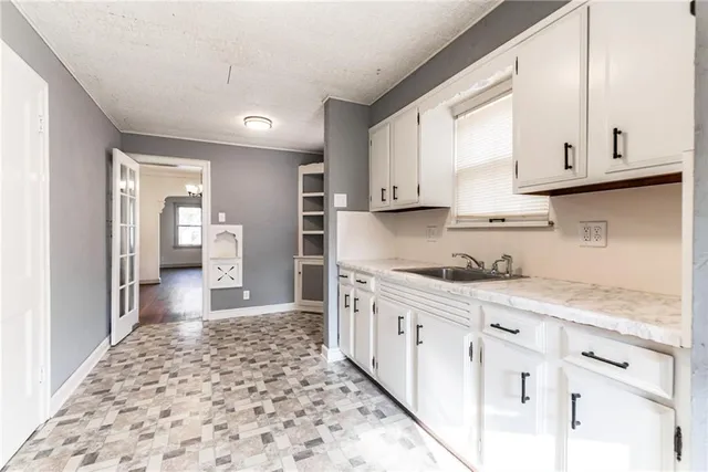 $340,000 | 1005 West 77th Terrace, Kansas City, MO 64114