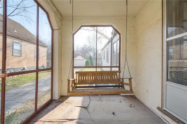 $340,000 | 1005 West 77th Terrace, Kansas City, MO 64114