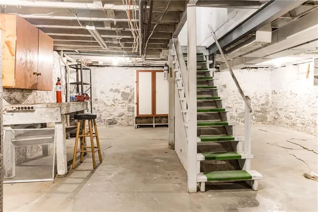 $320,000 | 1005 West 77th Terrace, Kansas City, MO 64114