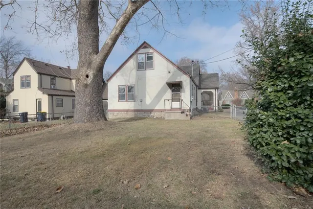 $340,000 | 1005 West 77th Terrace, Kansas City, MO 64114