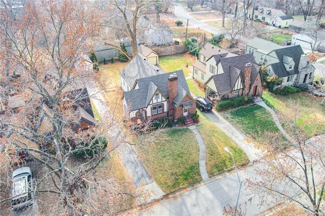 $340,000 | 1005 West 77th Terrace, Kansas City, MO 64114