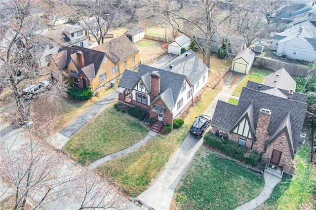 $320,000 | 1005 West 77th Terrace, Kansas City, MO 64114