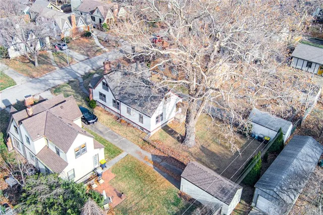 $340,000 | 1005 West 77th Terrace, Kansas City, MO 64114