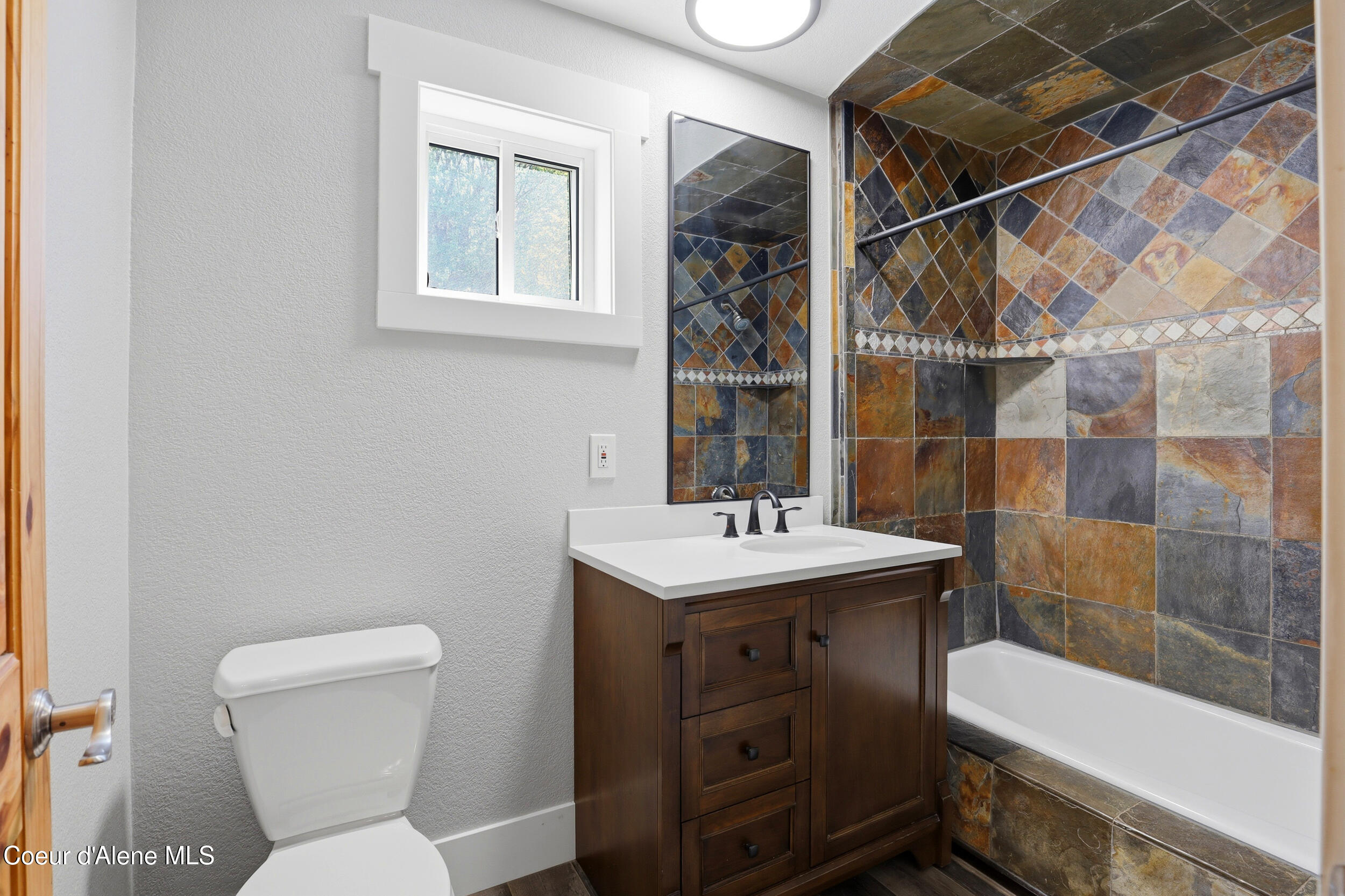 95 Whiskey Jack Road Sandpoint, ID 83864 - Photo 15 of 29 bathroom