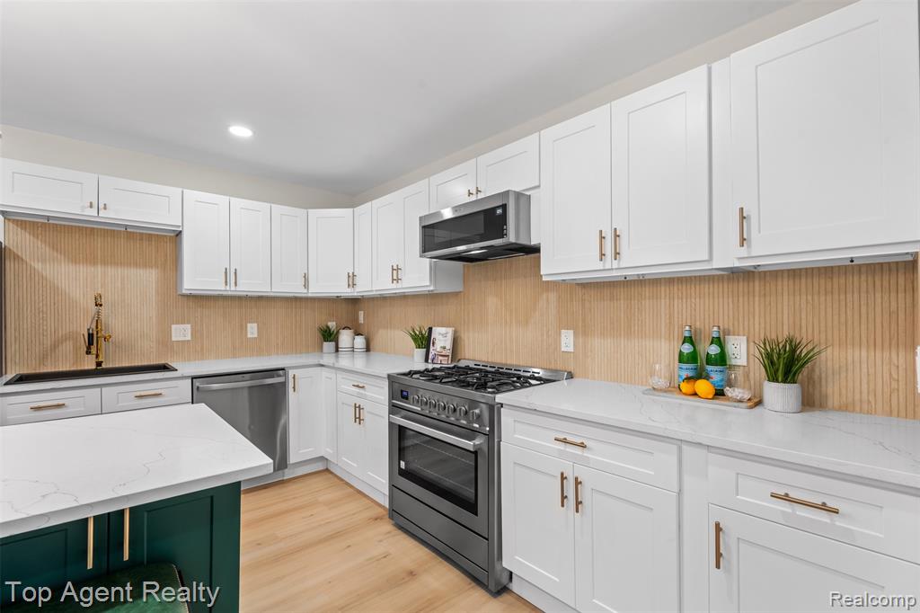 784 Barrington Road Grosse Pointe, MI 48230 - Photo 11 of 55