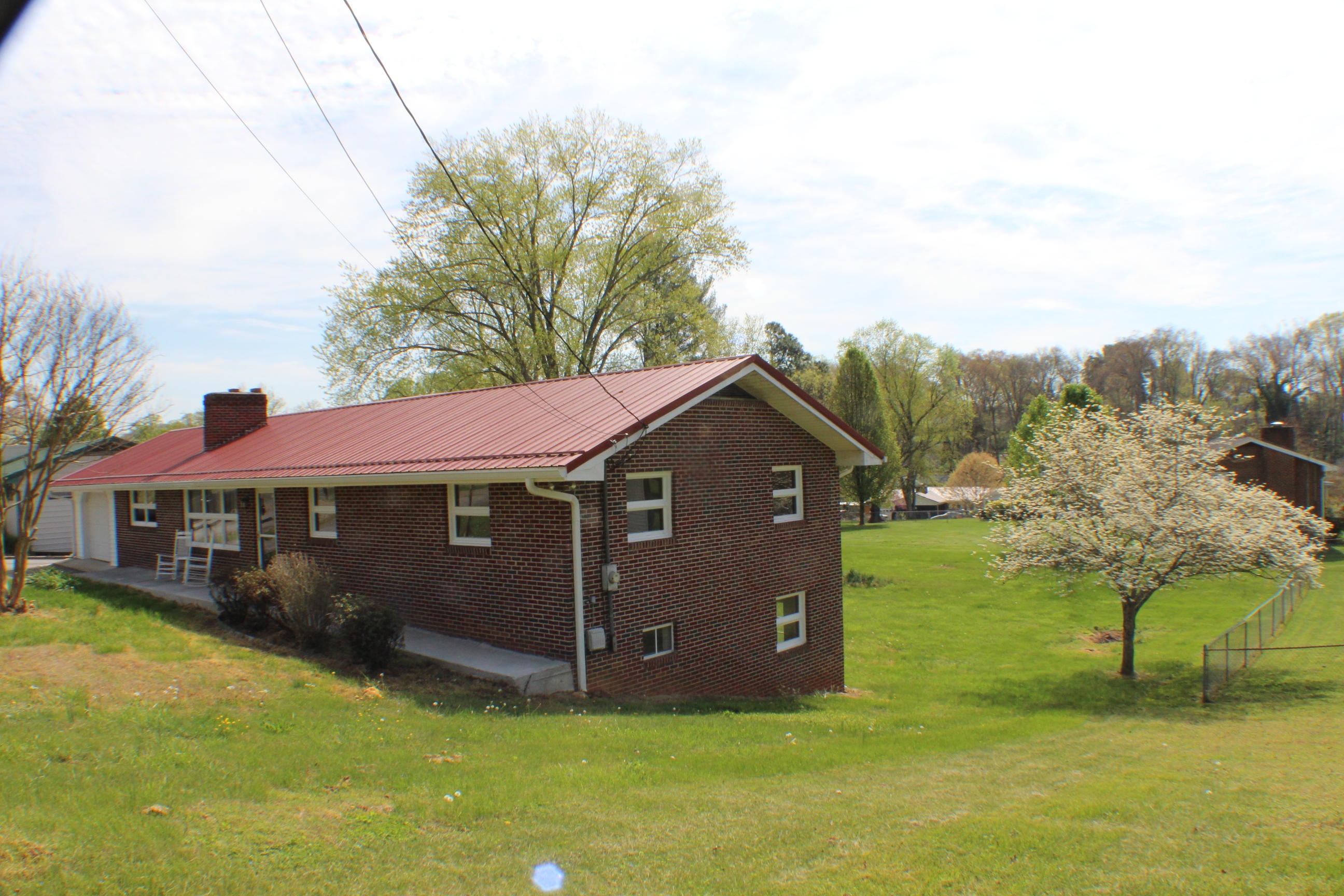 817 Colonial Heights Road Kingsport, TN 37663 - Photo 3 of 46 IMG_3023