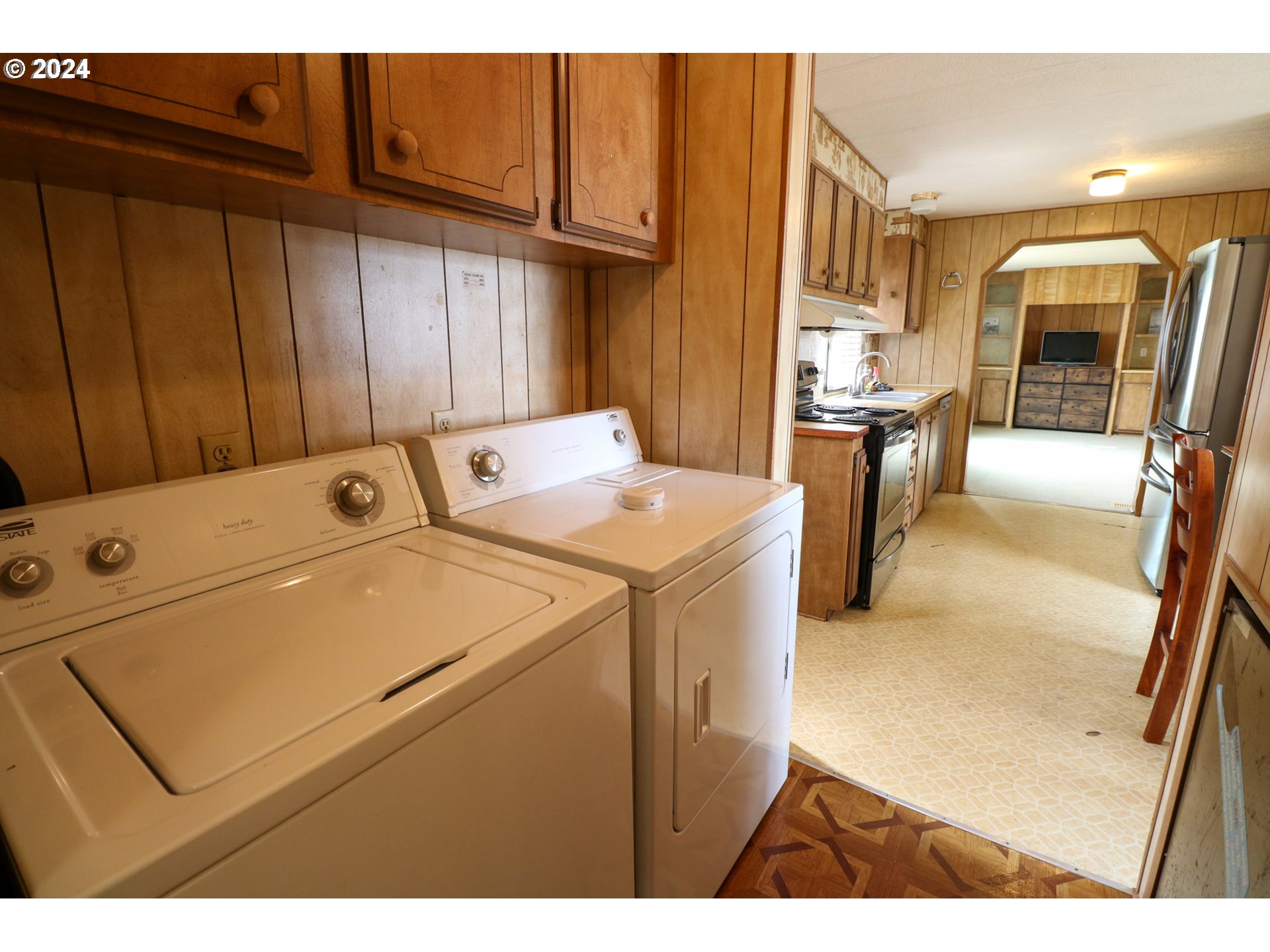 1265 Embarcadero Circle Coos Bay, OR 97420 - Photo 25 of 36 a utility room with dryer and washer
