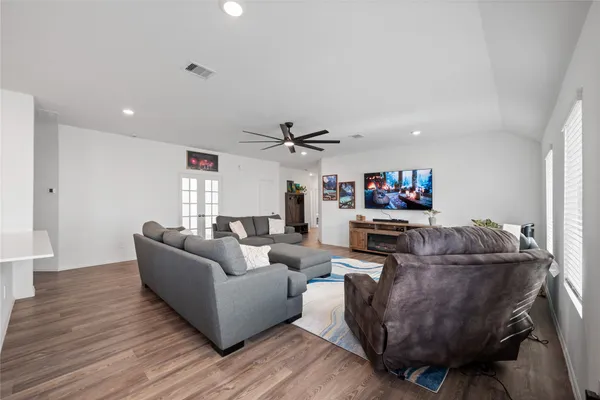 $2,400 | 237 Augustine Way, Magnolia, TX 77354