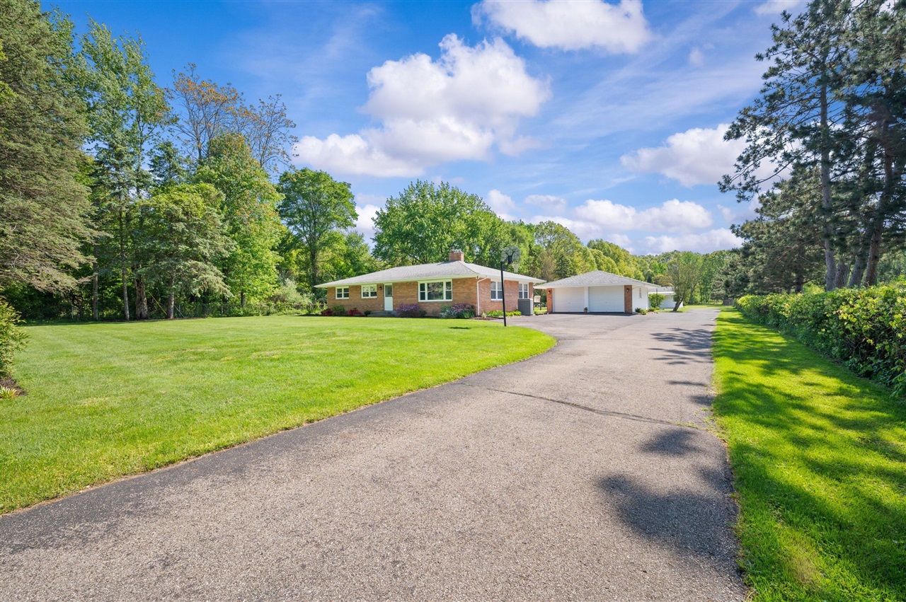 2225 Maple Path St. Joseph, MI 49085 - Photo 4 of 58