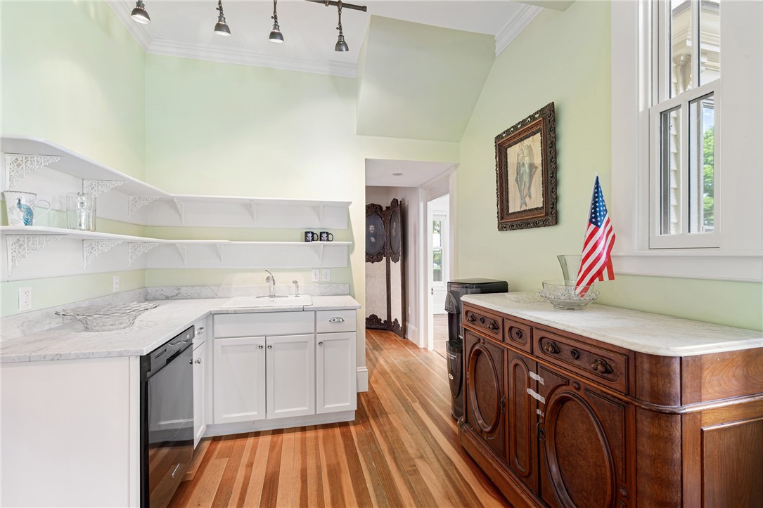 41 Ocean Road Narragansett, RI 02882 - Photo 17 of 50