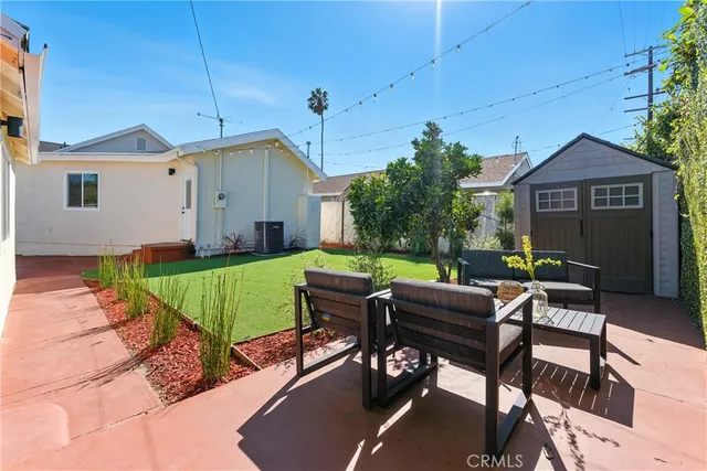 a view of a house with backyard and porch