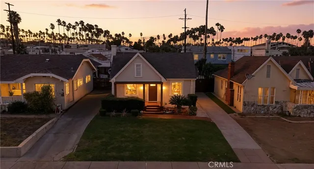 $899,990 | 3741 West 58th Place, Los Angeles, CA 90043