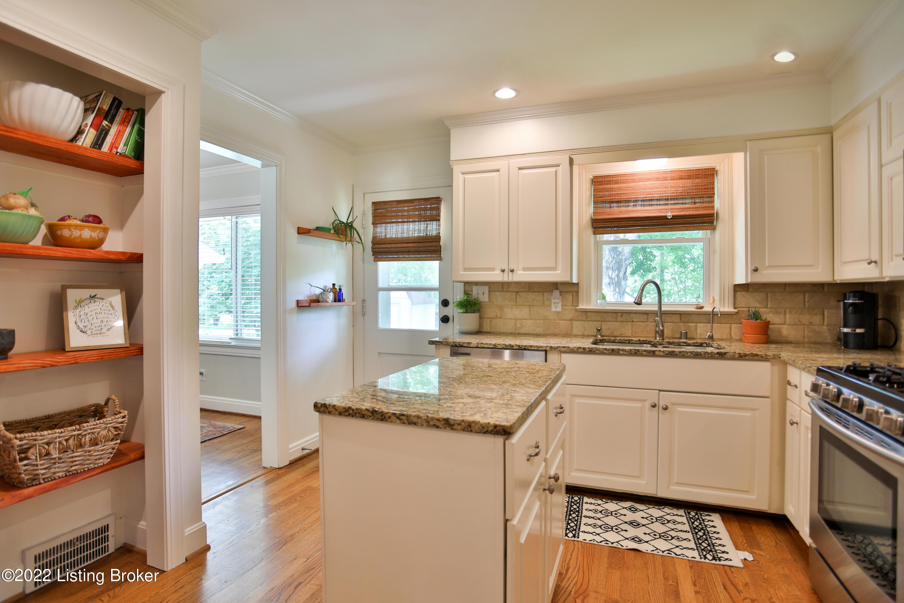 206 Tyne Road Louisville, KY 40207 - Photo 13 of 37 206 Tyne Rd-18