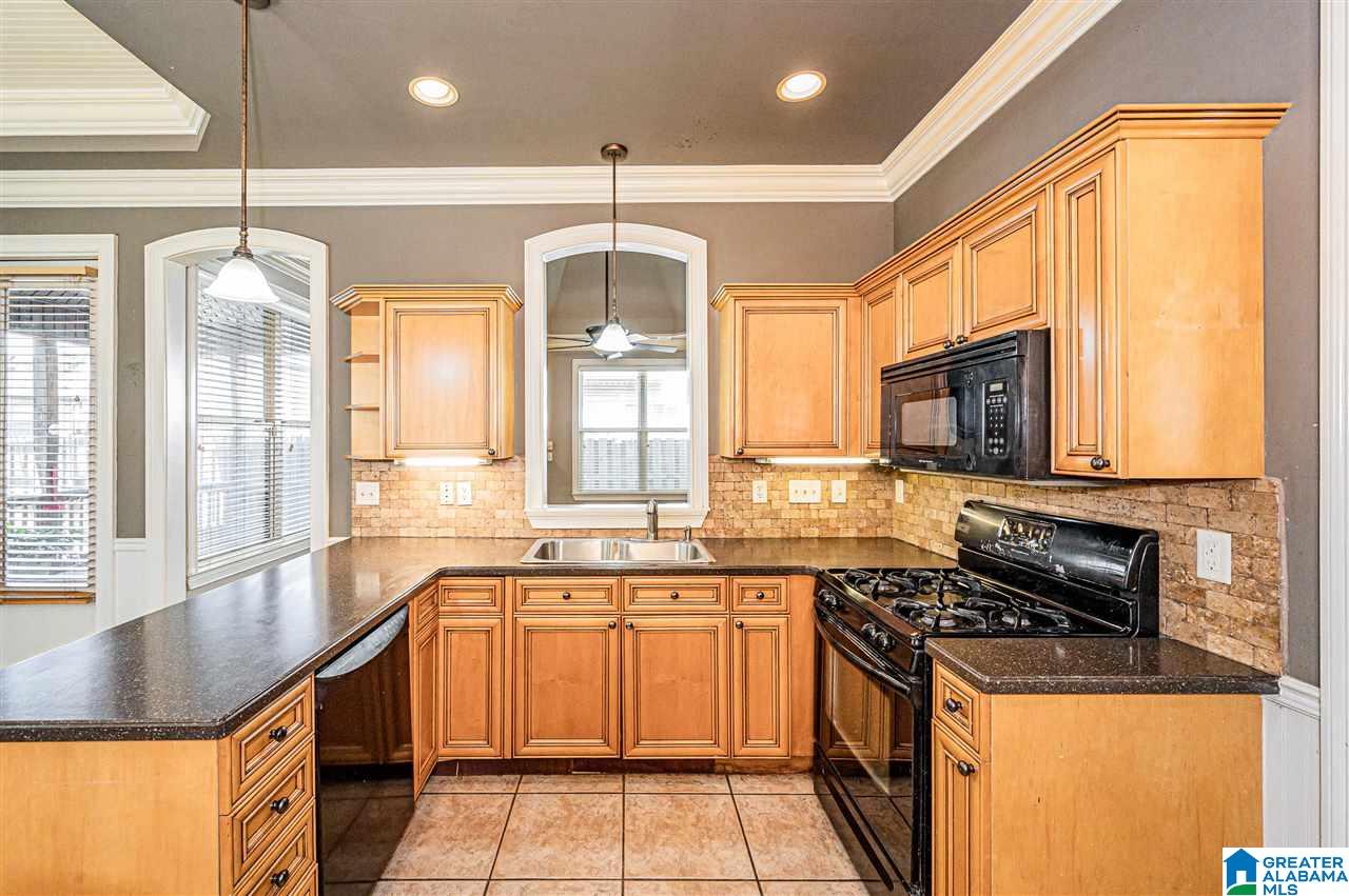525 Cahaba Manor Lane Pelham, AL 35124 - Photo 15 of 47