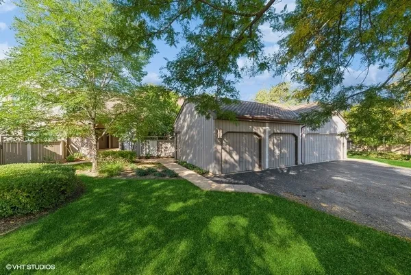 $300,000 | 1290 Oak Hill Road, Unit D, Lake Barrington, IL 60010