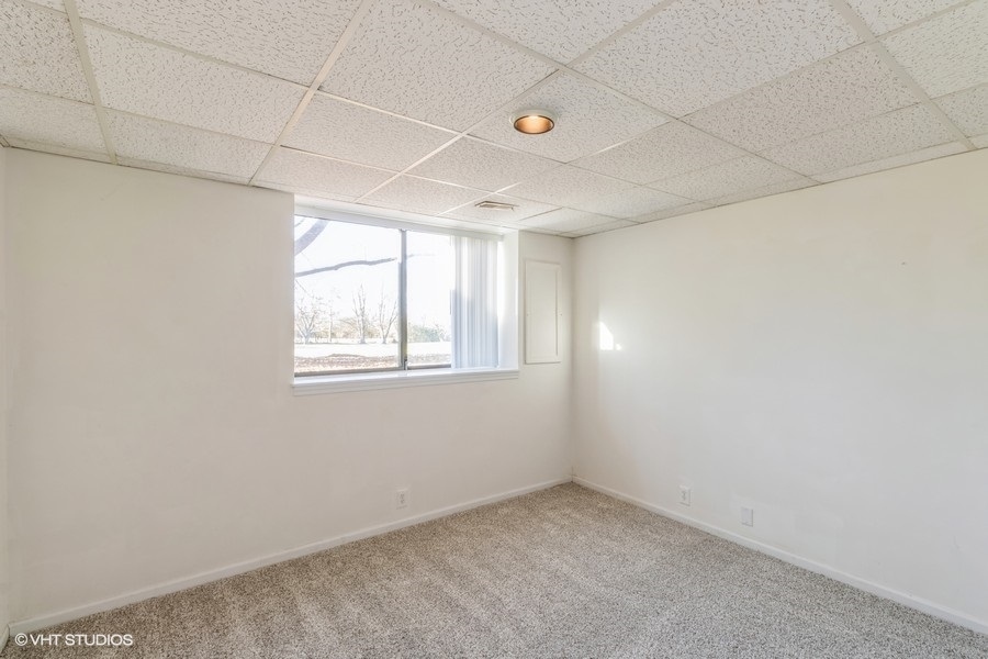 1290 Oak Hill Road, Unit D Lake Barrington, IL 60010 - Photo 11 of 40