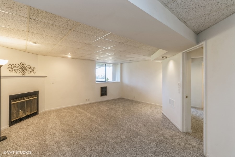 1290 Oak Hill Road, Unit D Lake Barrington, IL 60010 - Photo 12 of 40