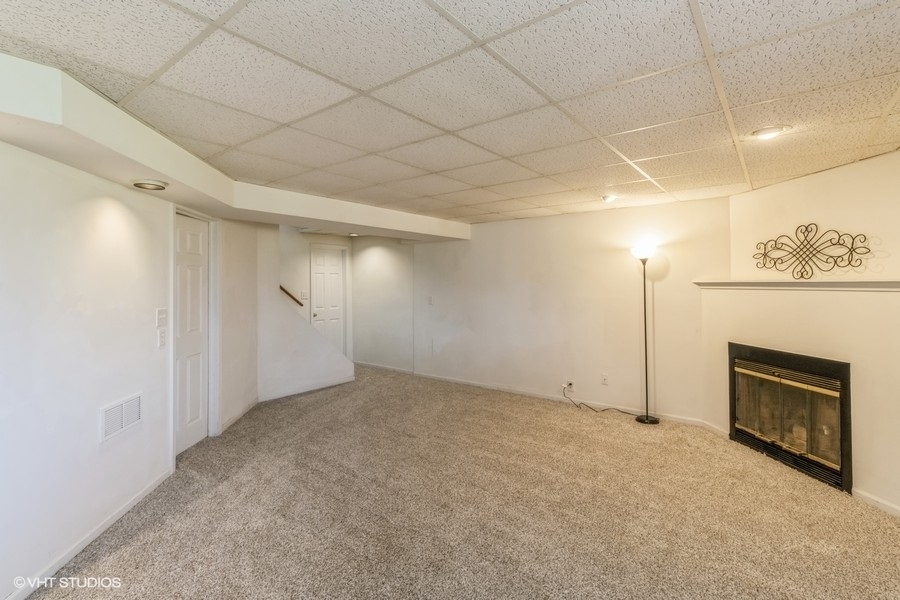 1290 Oak Hill Road, Unit D Lake Barrington, IL 60010 - Photo 13 of 40