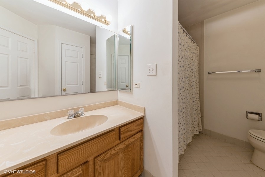 1290 Oak Hill Road, Unit D Lake Barrington, IL 60010 - Photo 14 of 40