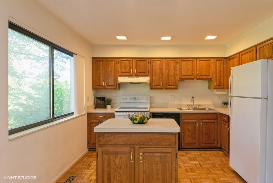 1290 Oak Hill Road, Unit D Lake Barrington, IL 60010 - Photo 5 of 40