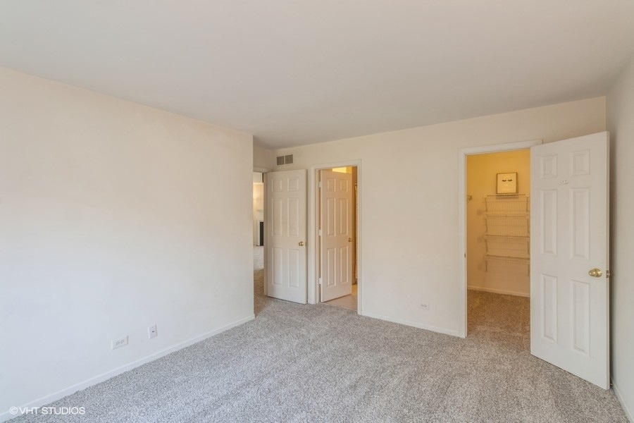 1290 Oak Hill Road, Unit D Lake Barrington, IL 60010 - Photo 8 of 40