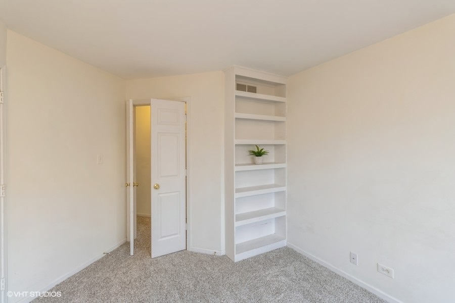 1290 Oak Hill Road, Unit D Lake Barrington, IL 60010 - Photo 10 of 40