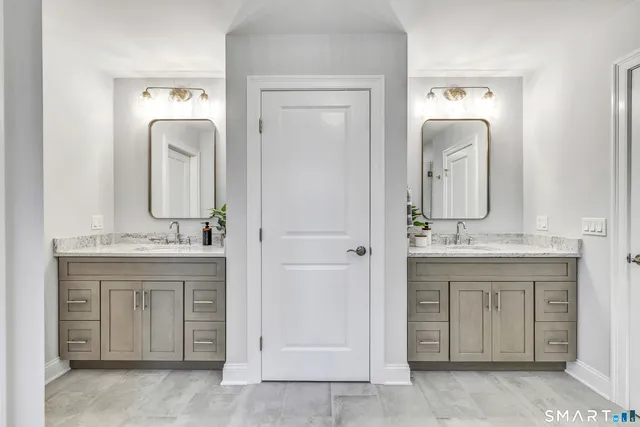 $799,900 | 2 Woods View Lane, Shelton, CT 06484