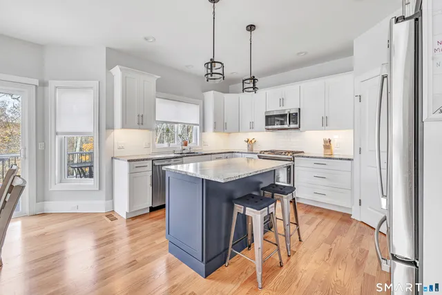 $799,900 | 2 Woods View Lane, Shelton, CT 06484