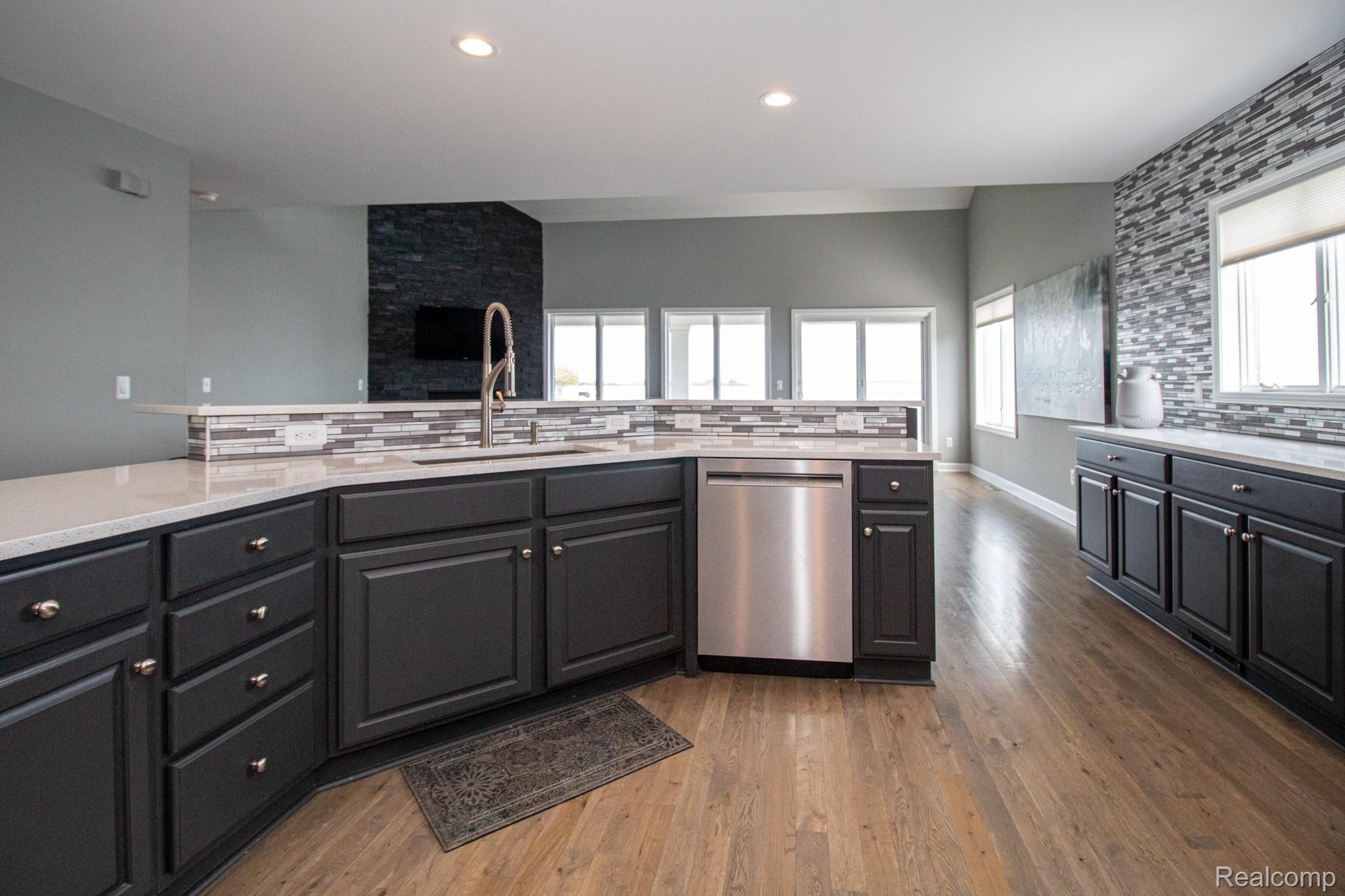 32171 North River Road Harrison Township, MI 48045 - Photo 15 of 52 Kitchen 5.jpg