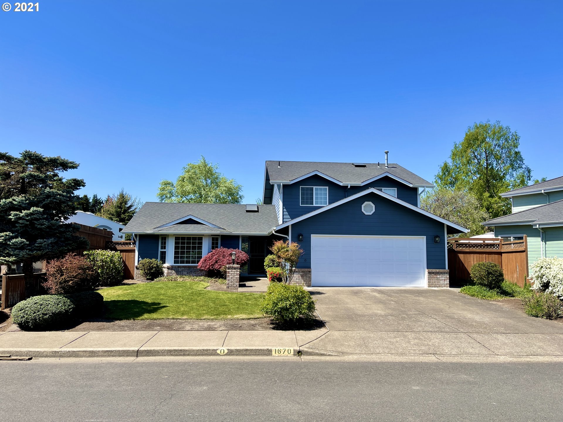 1670 Ridgley Boulevard Eugene, OR 97401 - Photo 1 of 32