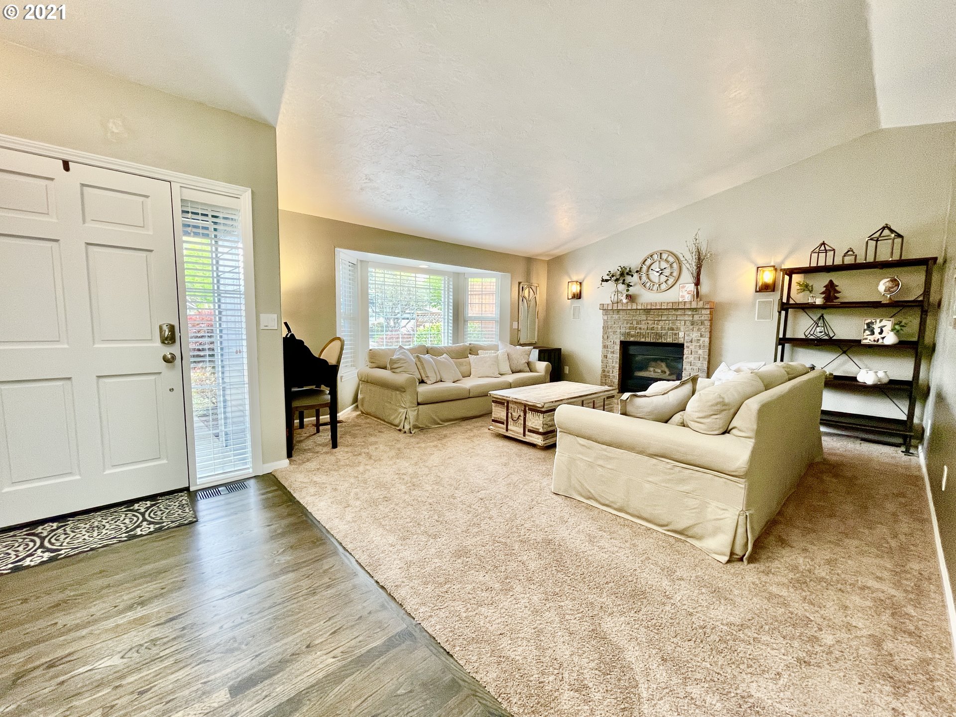 1670 Ridgley Boulevard Eugene, OR 97401 - Photo 3 of 32