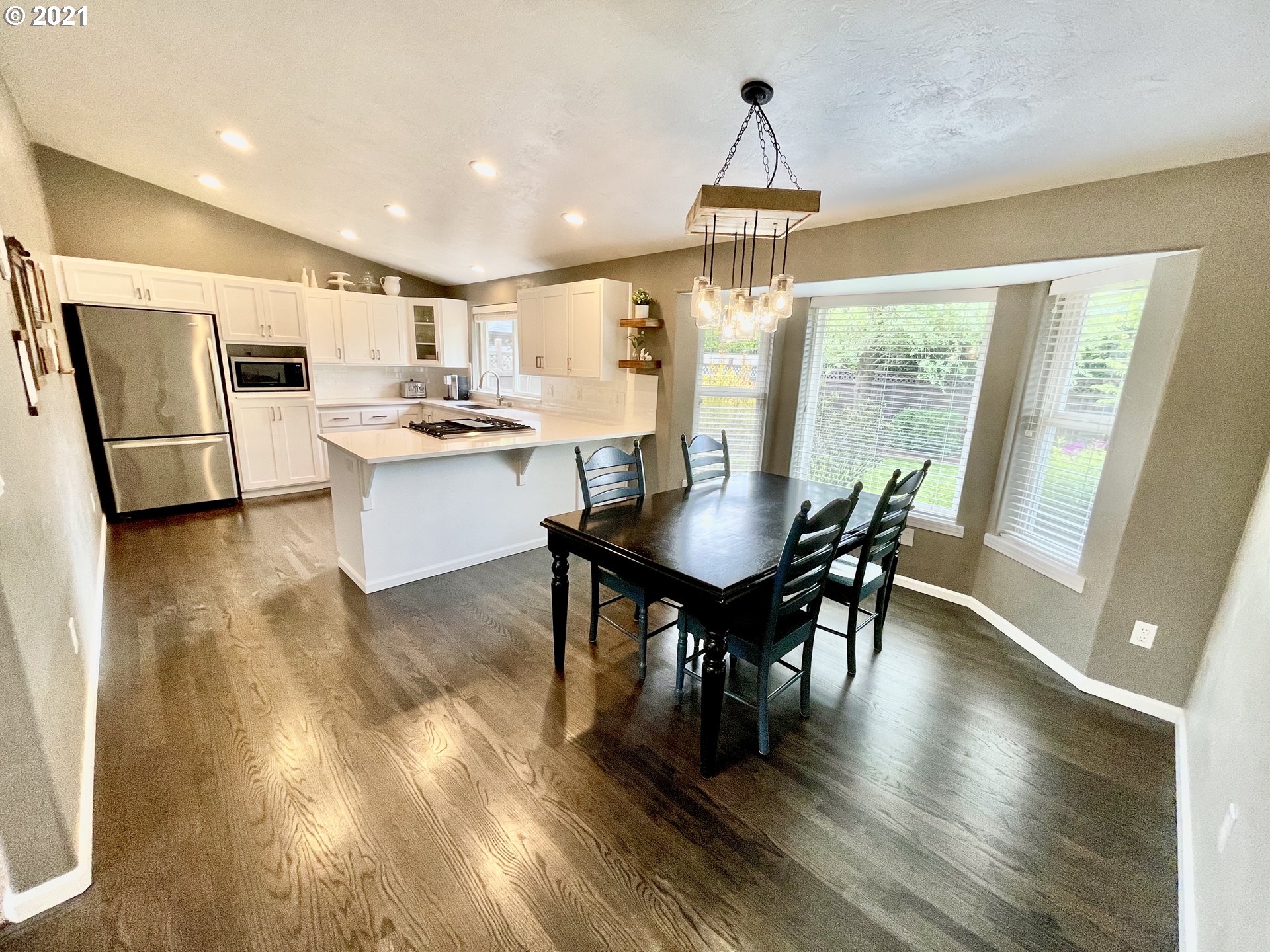 1670 Ridgley Boulevard Eugene, OR 97401 - Photo 7 of 32