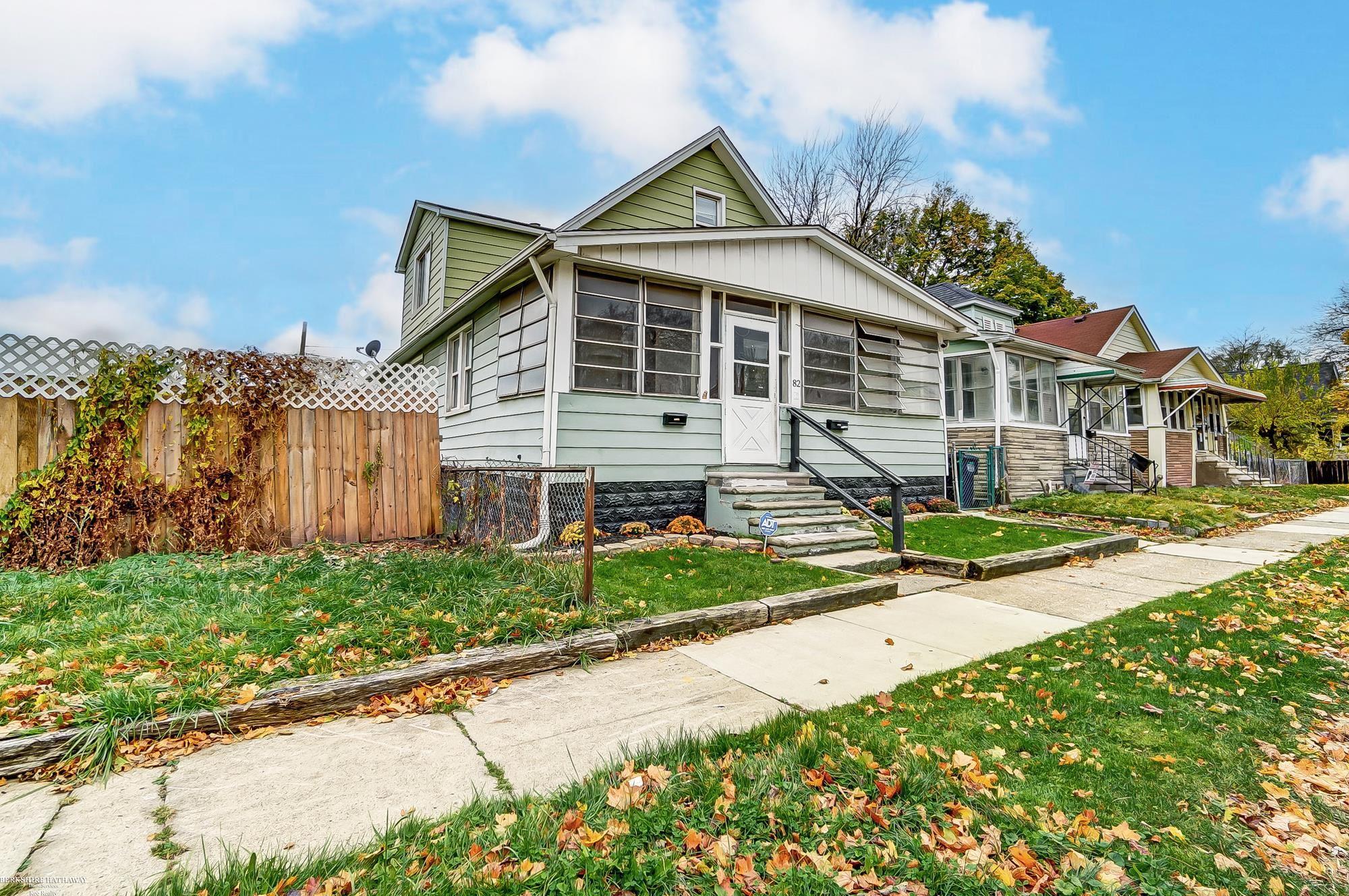 82 Forest Street River Rouge, MI 48218 - Photo 2 of 43 50161382-5fd6b209-5d27-491b-aa0b-b03a39d311cf.JPG