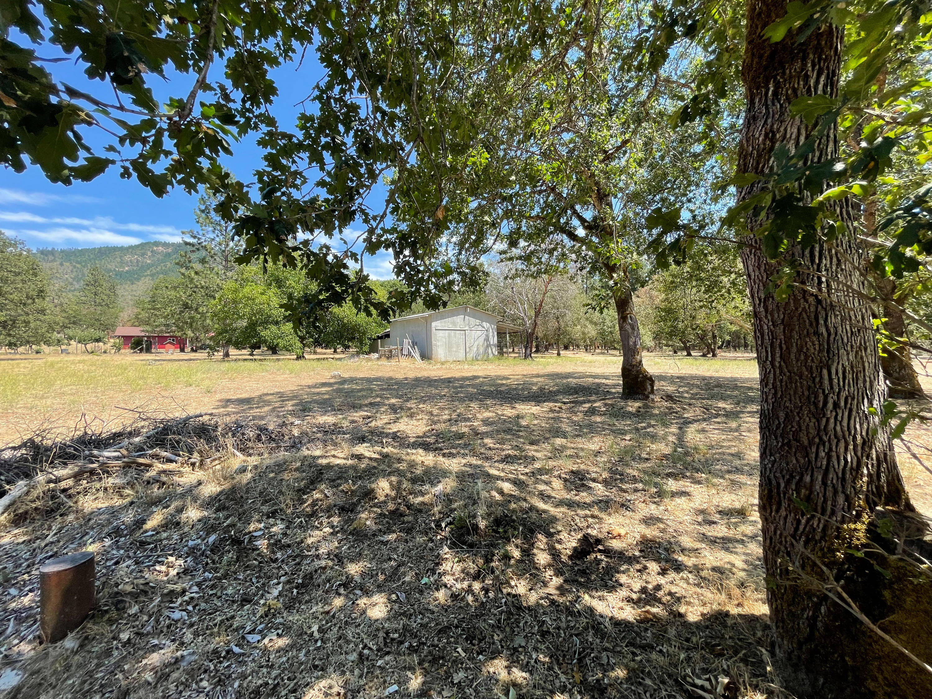 9222 North Applegate Road Grants Pass, OR 97527 - Photo 26 of 30 small barn