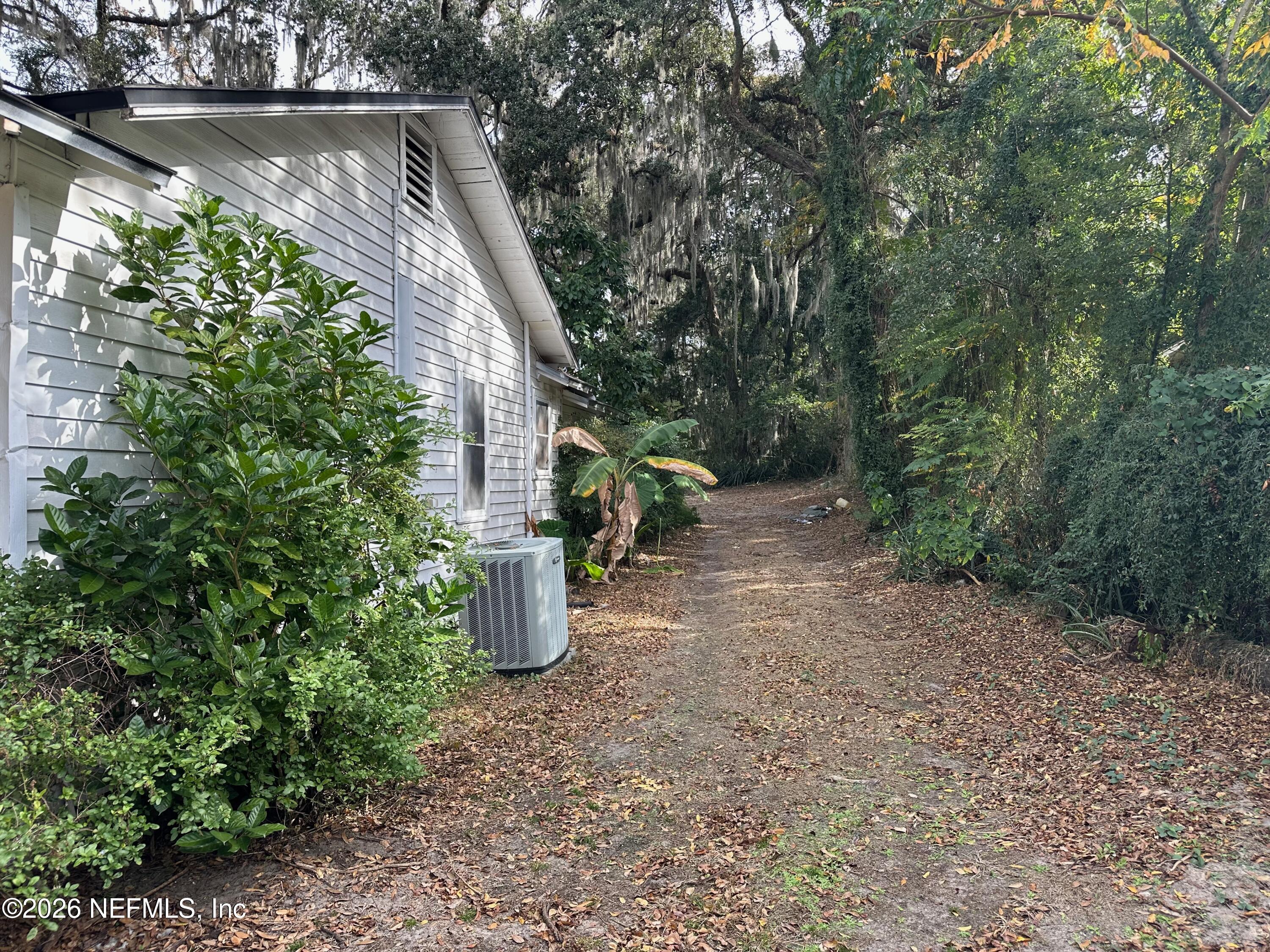 421 Arlington Road North Jacksonville, FL 32211 - Photo 7 of 25 a view of a outdoor space with a tree