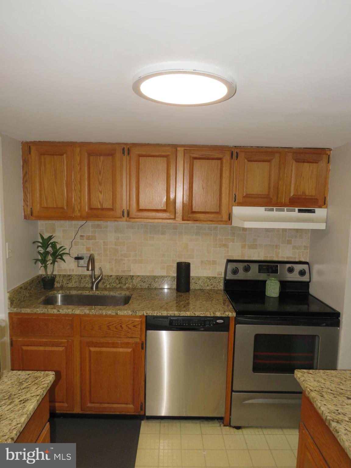 1709 Ivy Oak Square, Unit 18 Reston, VA 20190 - Photo 6 of 22 Kitchen features granite ctops