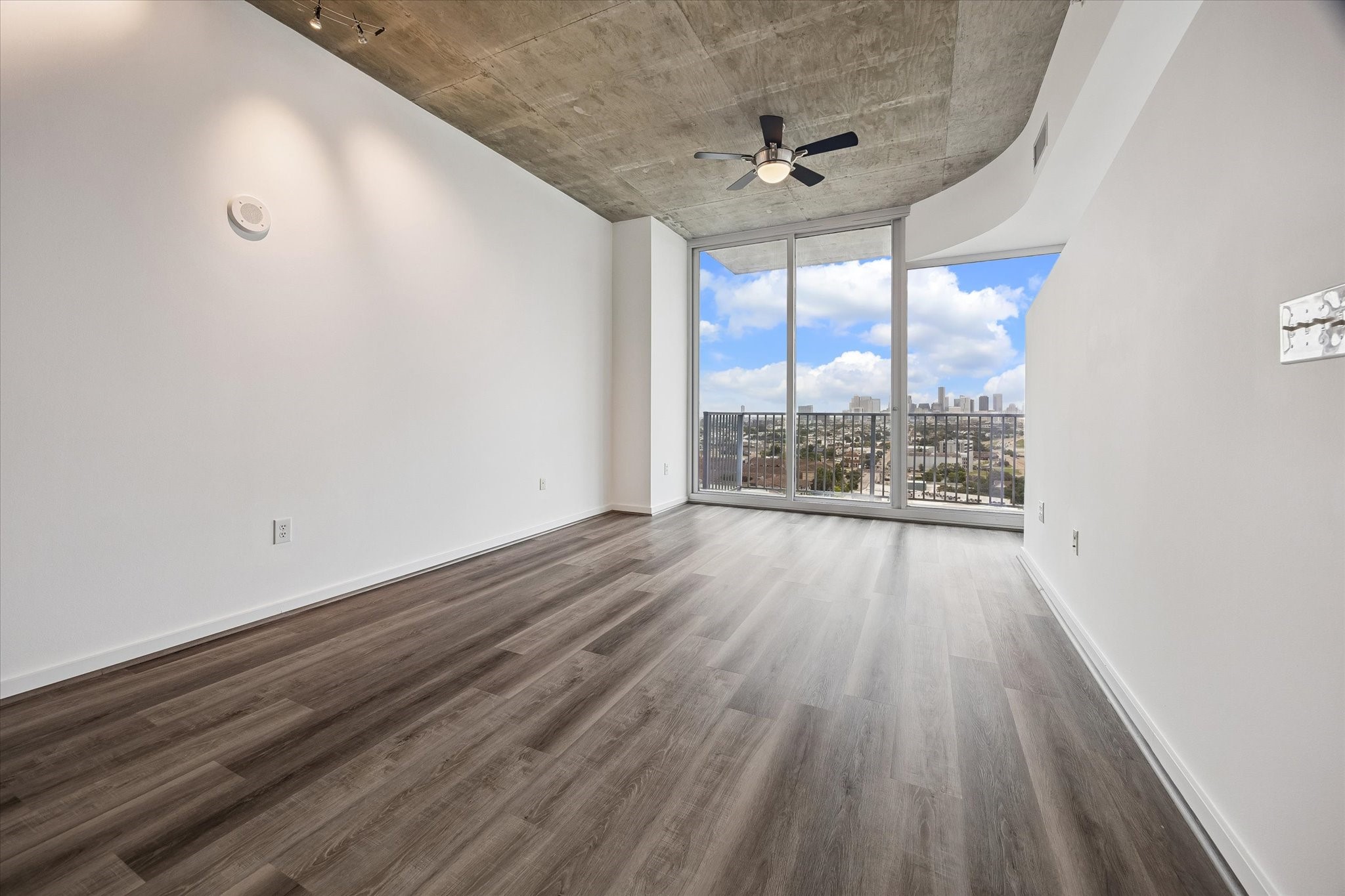 5925 Almeda Road, Unit 11615 Houston, TX 77004 - Photo 12 of 23