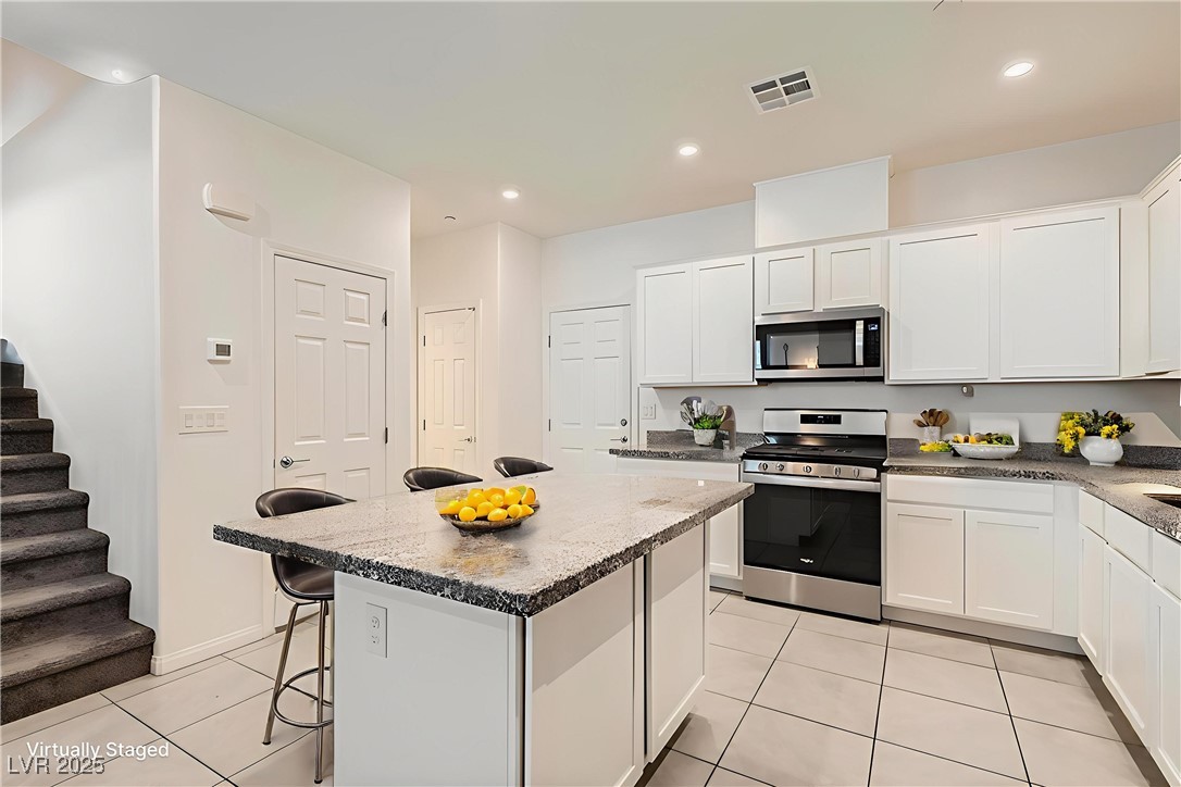 489 Filaree Place Henderson, NV 89015 - Photo 2 of 31 VIRTUALLY STAGED - Kitchen