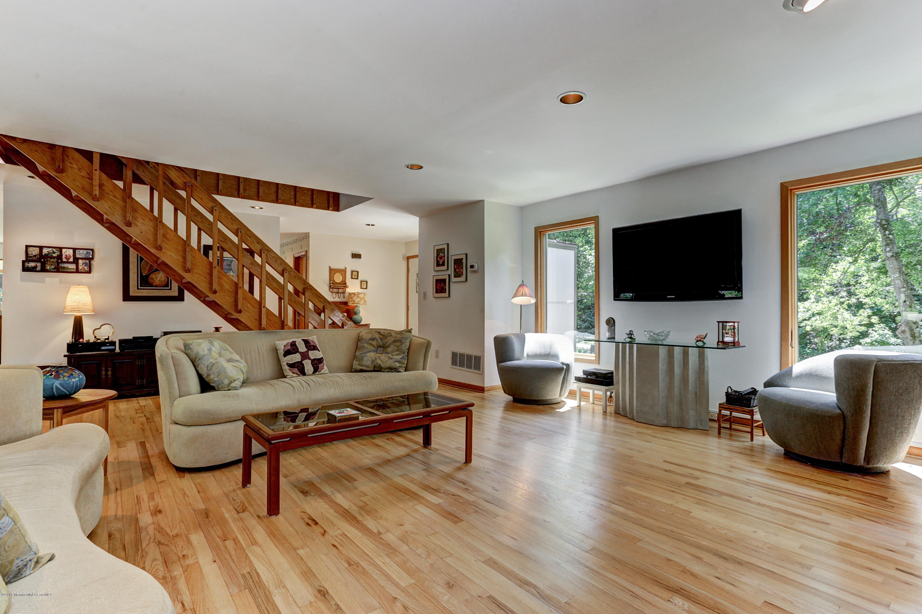 287 Pleasant Valley Road Morganville, NJ 07751 - Photo 10 of 32 Living Room