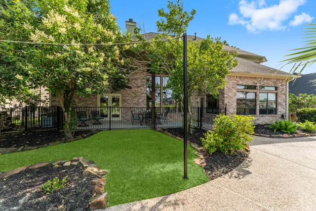 a view of a garden with a fountain