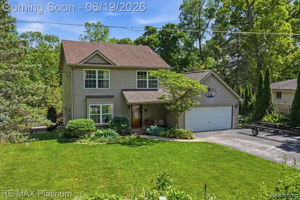 $419,000 | 1321 Glen Oak Drive, Holly, MI 48442