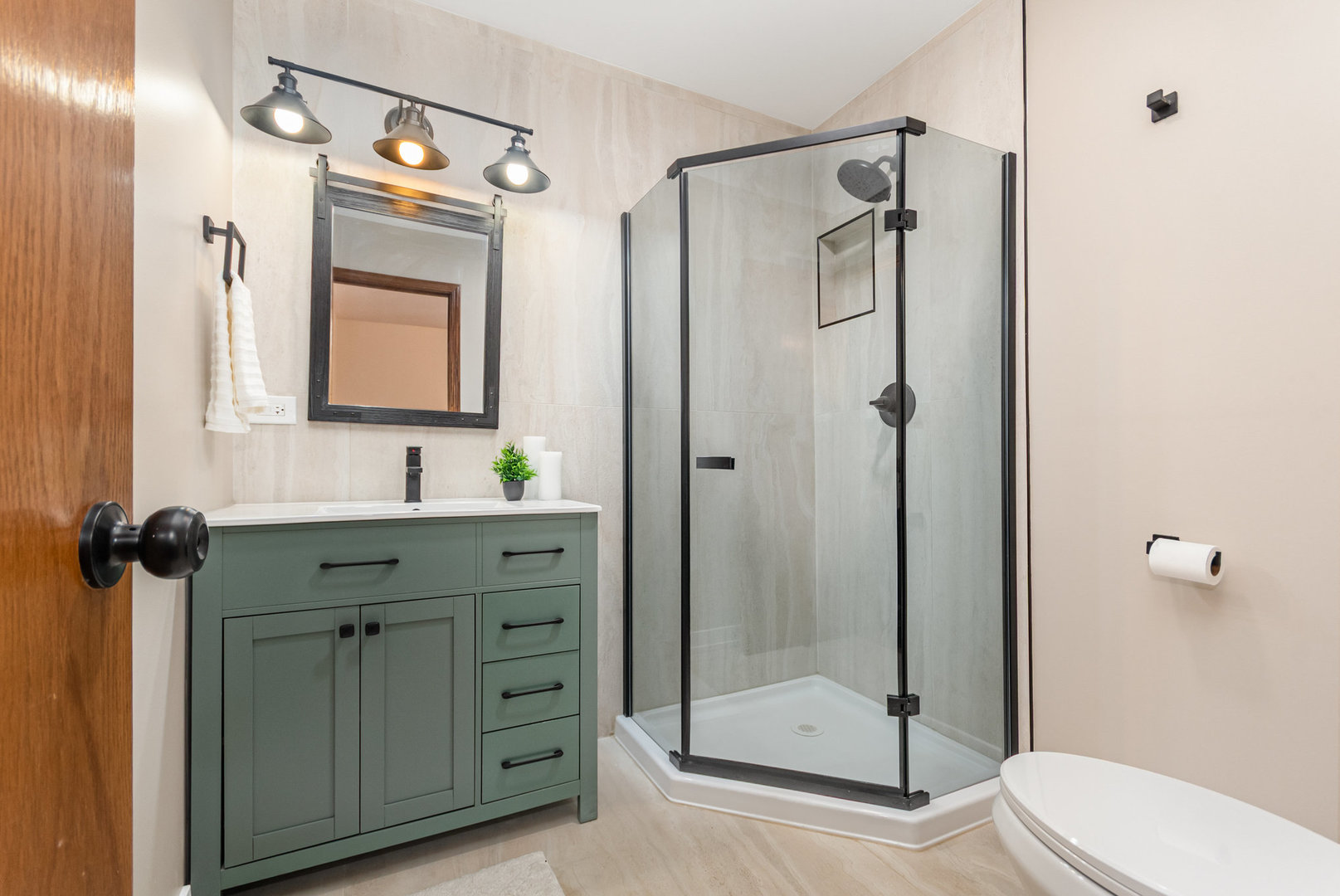 11426 Kluth Drive Mokena, IL 60448 - Photo 13 of 39 a bathroom with a shower a sink and a mirror