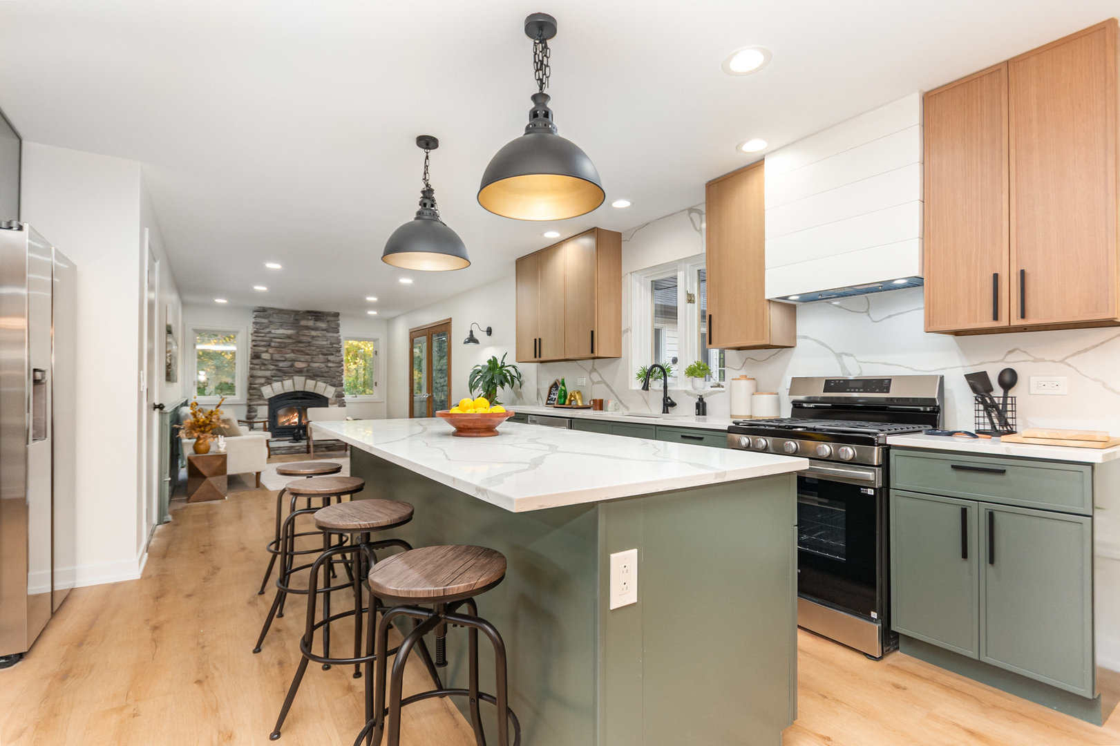 11426 Kluth Drive Mokena, IL 60448 - Photo 19 of 39 a kitchen with stainless steel appliances granite countertop a sink a stove and a refrigerator