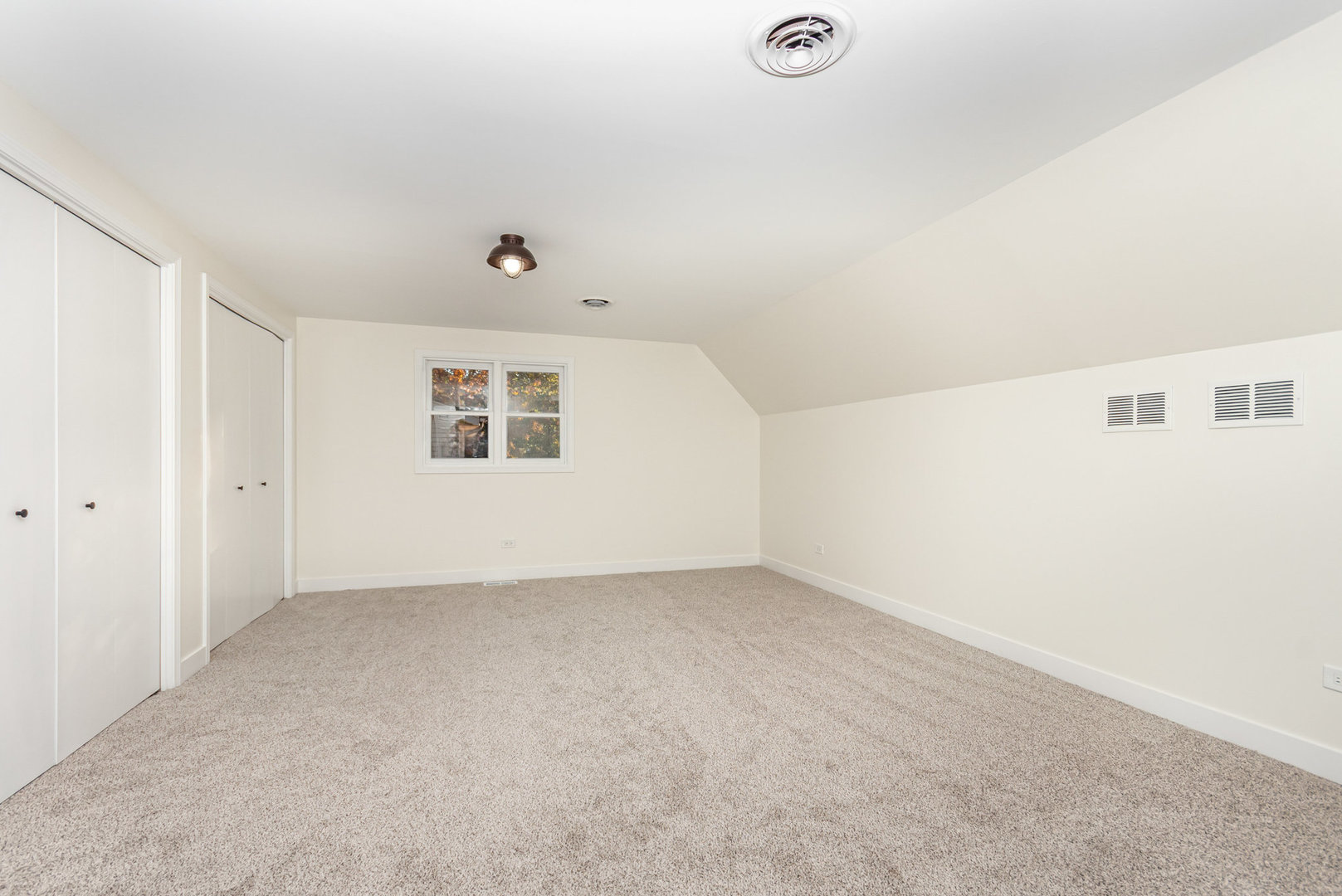 11426 Kluth Drive Mokena, IL 60448 - Photo 10 of 39 a view of an empty room with a window