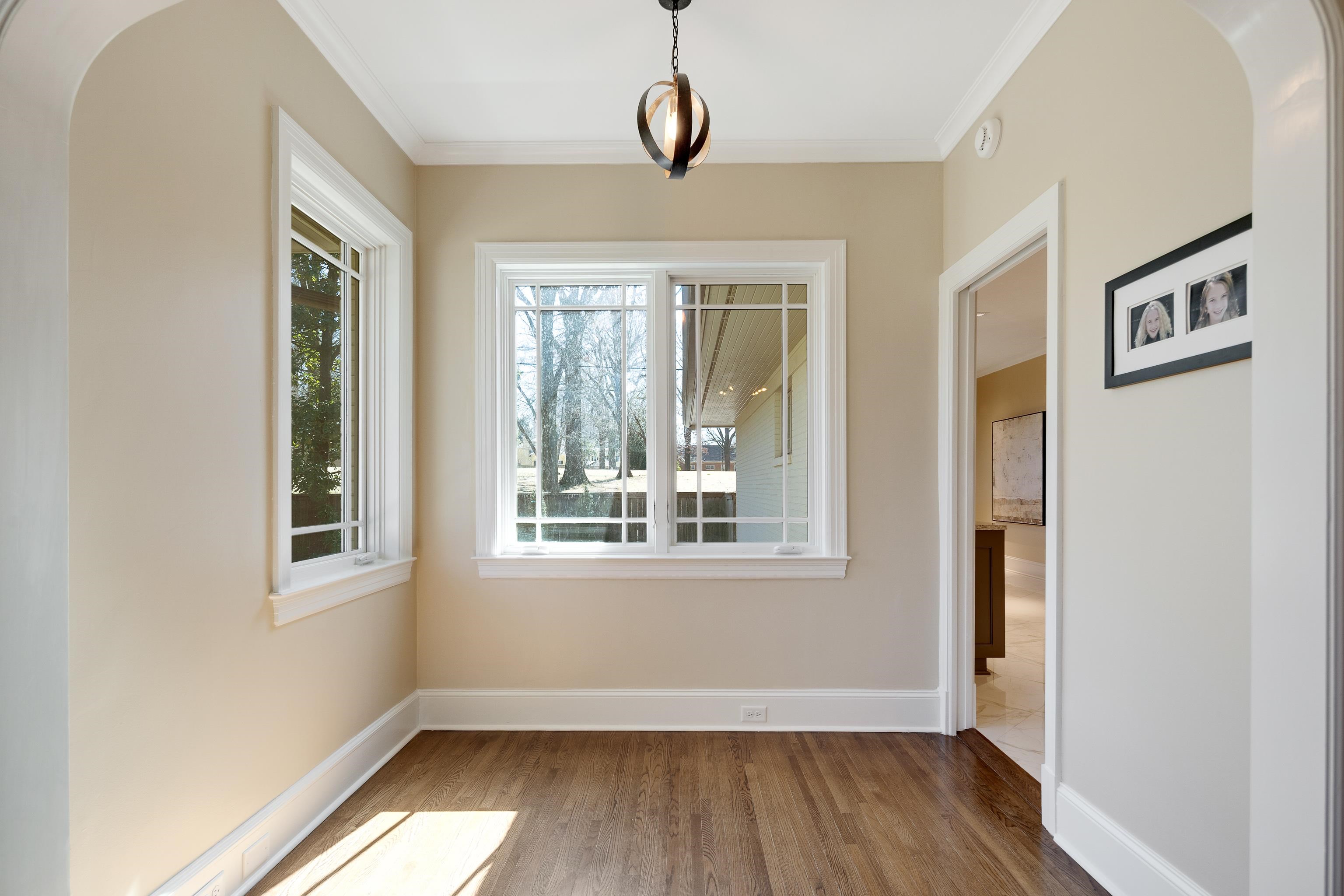 90 North Perkins Road Memphis, TN 38117 - Photo 13 of 25 a view of an empty room with wooden floor and a window