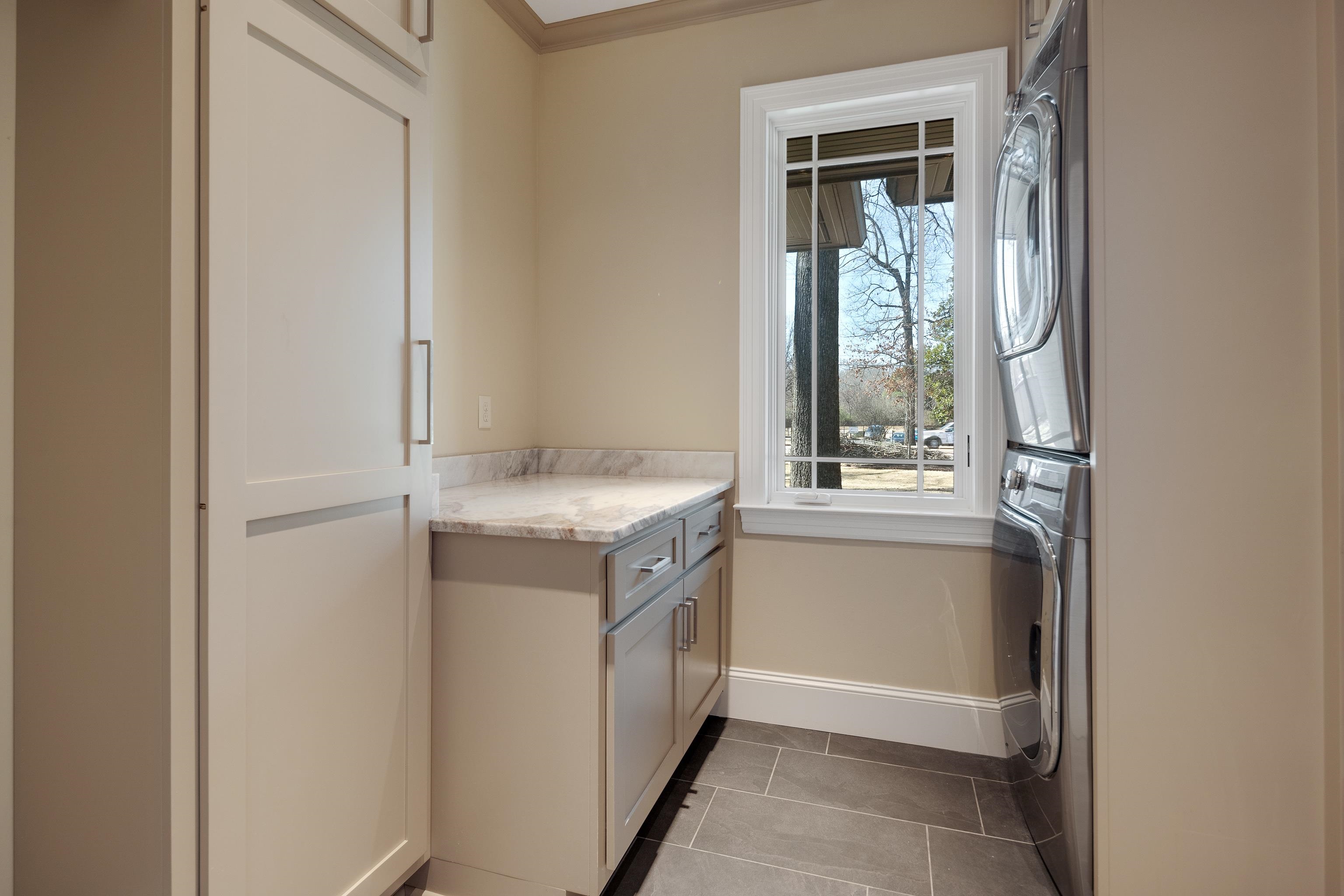 90 North Perkins Road Memphis, TN 38117 - Photo 17 of 25 a bathroom with a granite countertop sink and a window