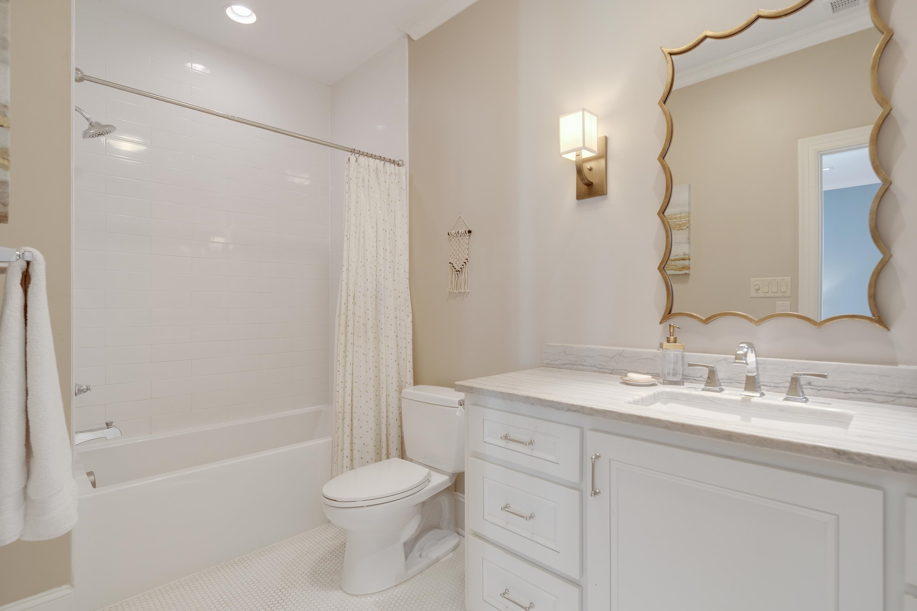 90 North Perkins Road Memphis, TN 38117 - Photo 21 of 25 a bathroom with a sink a toilet and shower
