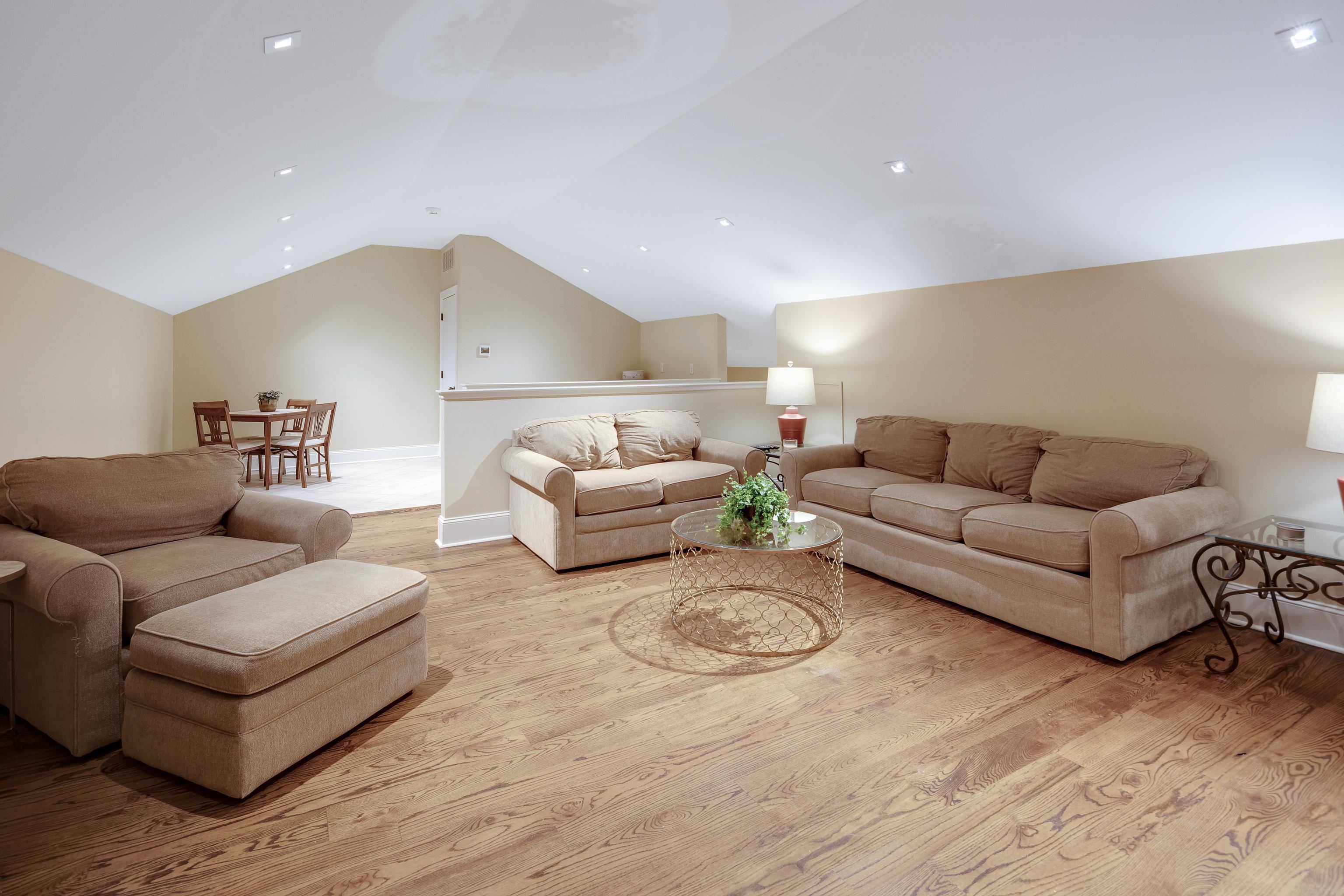 90 North Perkins Road Memphis, TN 38117 - Photo 23 of 25 a living room with furniture and wooden floor